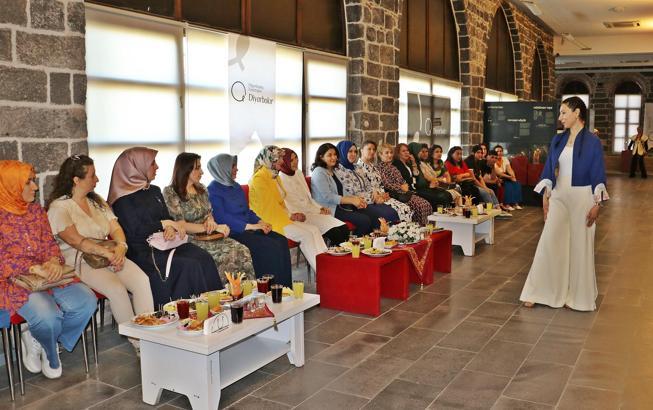 Diyarbakır’da tarihi İçkale’deki müzede defile