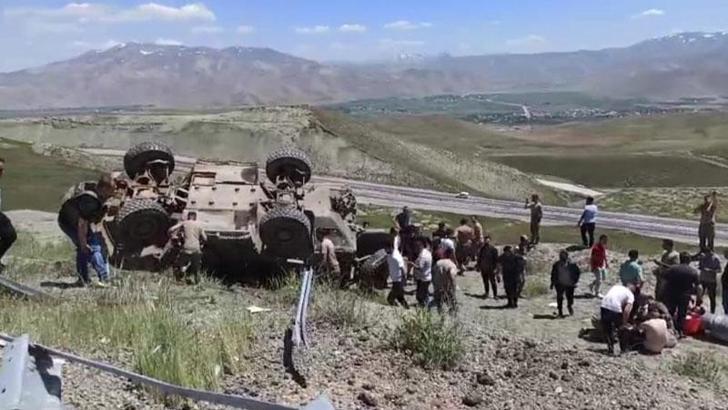 Van'da askeri araç devrildi: 4 yaralı