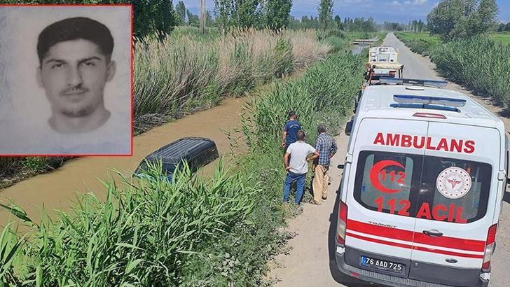 Suya gömülen otomobilden kendi çıktı