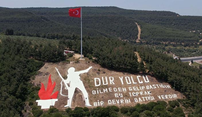 Çanakkale'de Tarihi Alan'da bulunan bayrak direkleri yenileniyor
