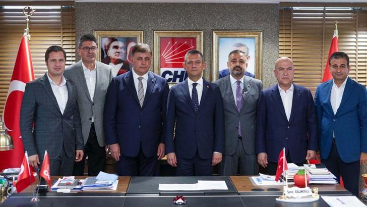 Özgür Özel: İzmir'de kendi içimizde öz eleştiri yapıyoruz