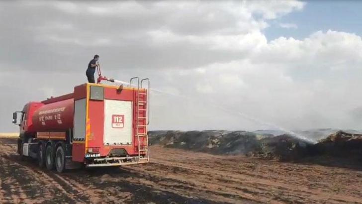 Mardin'de 70 ton saman balyası yandı