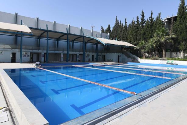 Bornova'da açık havuz yaza hazır