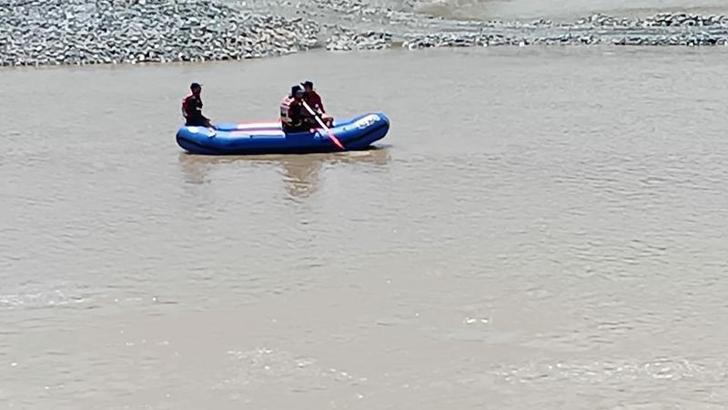 Serinlemek için girdiği nehirde kaybolan Burak'ı 294 kişi arıyor