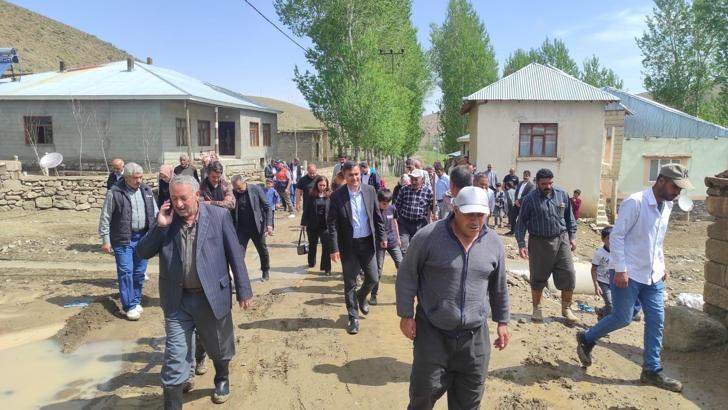 Van'da sağanak sele neden oldu; 52 hayvan öldü, 10 ev ile ahır hasar gördü / Ek fotoğraflar