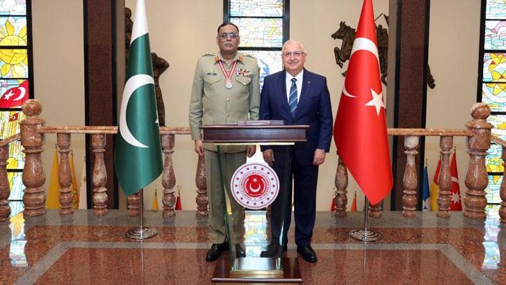 Bakan Güler, Pakistan Genelkurmay Başkanı Mirza ile görüştü