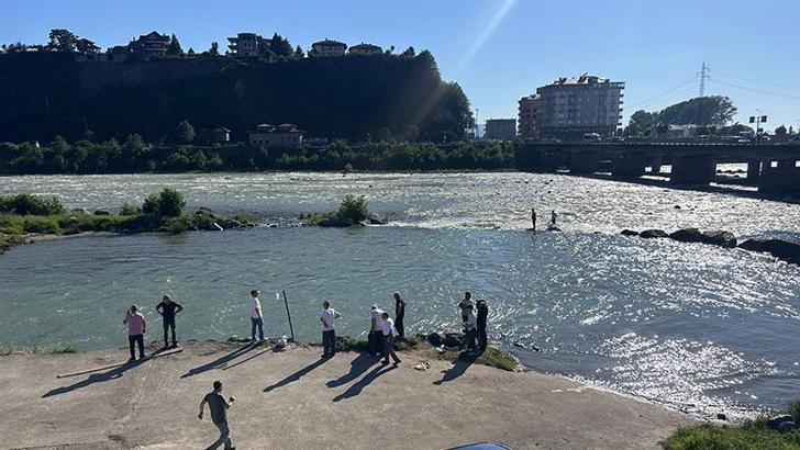 Fırtına Deresi'nde sürüklenen 4 kişiden 2'si kurtarıldı, kayıp 2 kişinin cansız bedeni bulundu