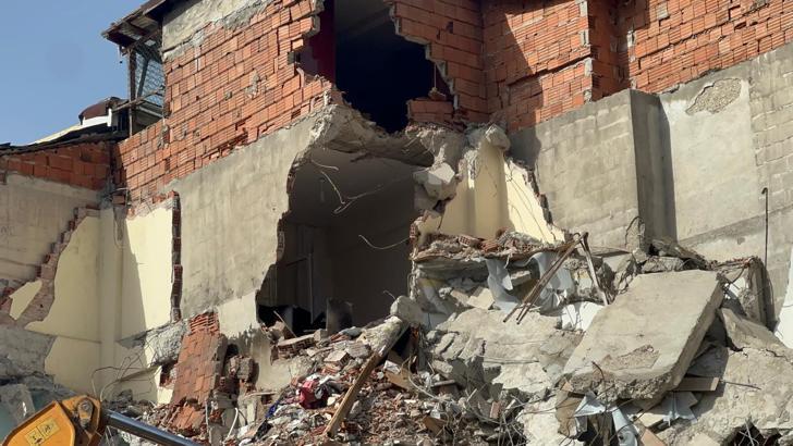 İstanbul- Üsküdar'da bayram öncesi evsiz bırakan yıkım; bina boşaltılarak mühürlendi