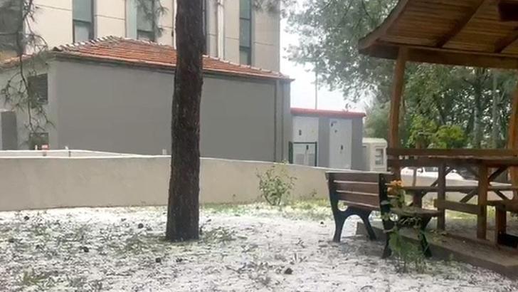 Ankara'da dolu ve sağanak etkili oldu