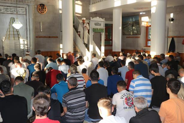 Kayseri’de bayram namazında camiler doldu