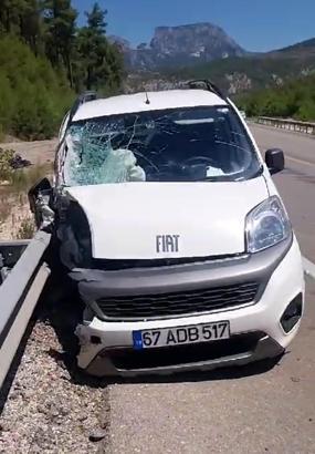 Otomobil ile motosiklet çarpıştı: 2  ölü, 2 yaralı