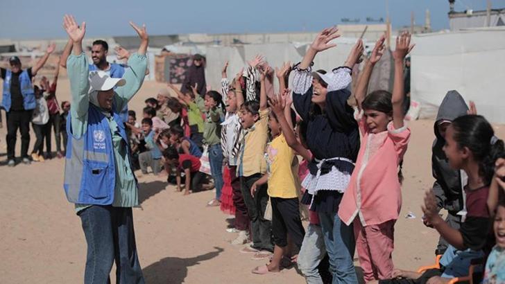 Gazzeli çocuklar bayramın ilk gününde oyunlar oynadı