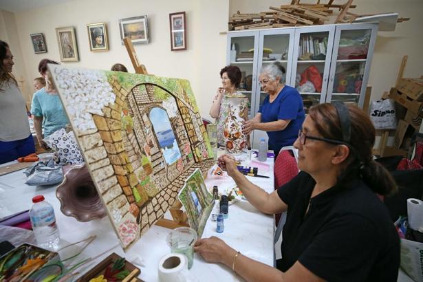 Karşıyaka'da 60 yaş üzeri vatandaşa kurs ve etkinlik