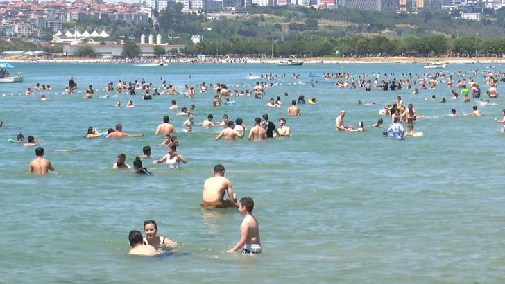 İstanbul- Büyükçekmece ve Menekşe Plajı'nda bayram yoğunluğu