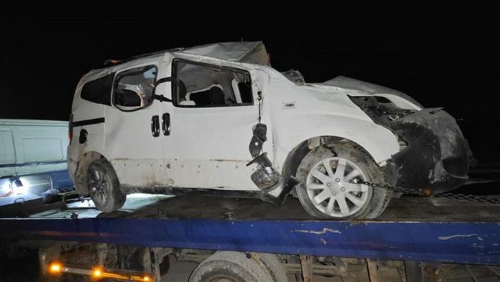 Konya'da hafif ticari araç devrildi: 3 çocuk öldü, 3 yaralı