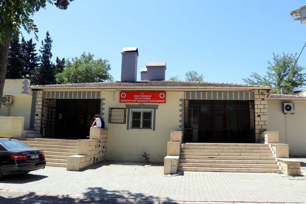 Sokak ortasında tartıştığı eşini tabancayla öldürdü