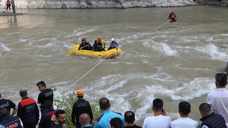 Seyir terasından atlayan Kübra'nın Zap Suyu'nda cansız bedeni bulundu