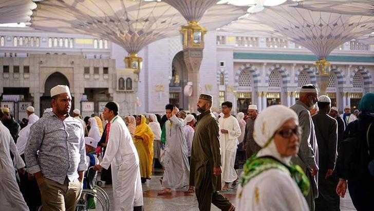 Suudi Arabistan’da hac ibadetinde sıcak hava nedeniyle 1301 kişi öldü