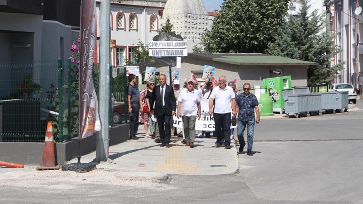 Yunanistan Konsolosluğu önüne 'Çamerya katliamını unutmadık' yazılı çelenk bıraktılar