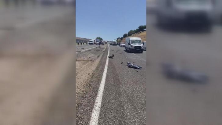 TIR'la çarpışınca alev alan otomobilin sürücüsü yaralandı