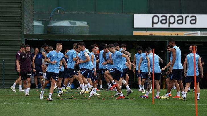 Trabzonspor'da yeni transferler Barisic ve Lundstram antrenmana çıktı