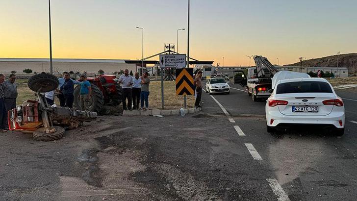 Otomobille çarpışan traktör ikiye bölündü: 5 yaralı