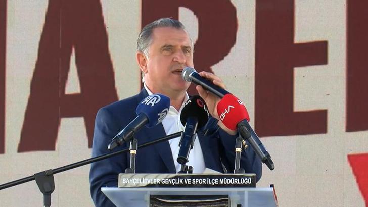 Bakan Bak: Bu sene 50 gençlik kampımızda yaklaşık 250 bin gencimizi misafir edeceğiz