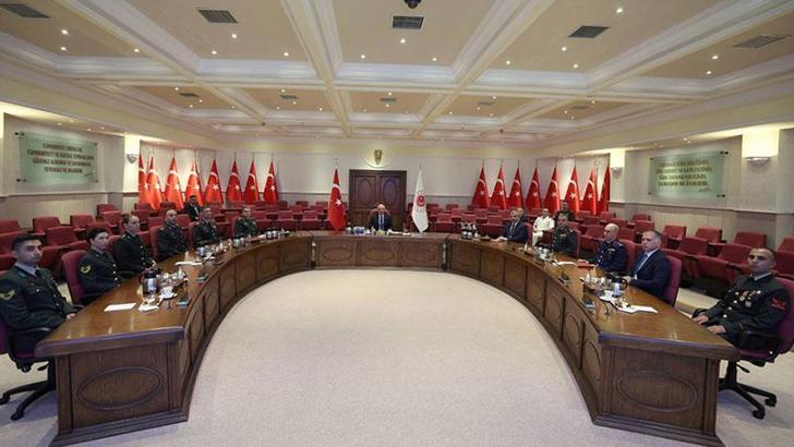 Bakan Güler, Kara Kuvvetleri Komutanı Bayraktaroğlu ve personelini kabul etti