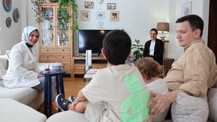 Bakan Göktaş'tan koruyucu aile ziyareti