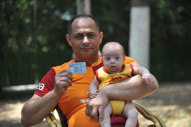 Galatasaray fanatiği baba, oğluna Icardi'nin adını verdi