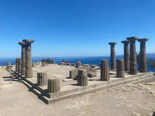 Yangında etkilenen Assos Ören Yeri yeniden ziyarete açıldı