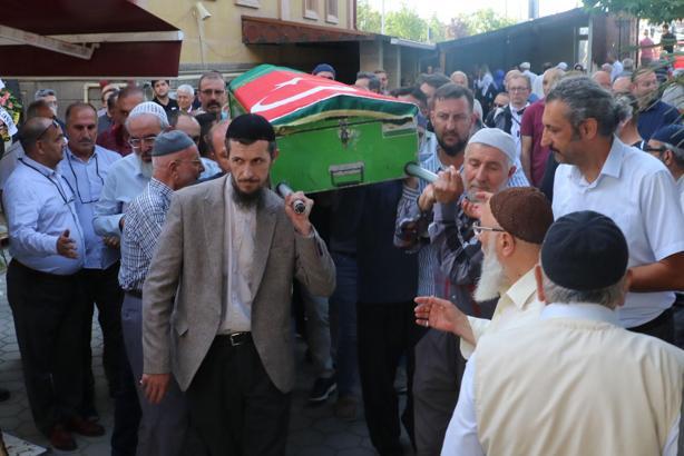 Porsuk Çayı'nda elleri iple bağlanmış halde cesedi bulunan profesör, toprağa verildi