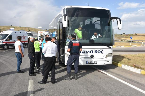 Sivas'ta yolcu otobüsünün çarptığı yaya öldü