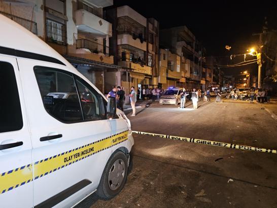 Çatışmanın ortasında kalıp vurularak öldü, balkonda oturan kadın da elinden yaralandı