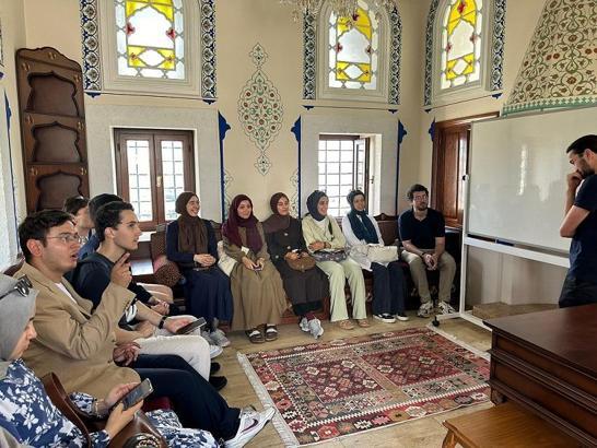 Fransız ve Türk öğrenciler Süleymaniye Camii'ni ziyaret etti