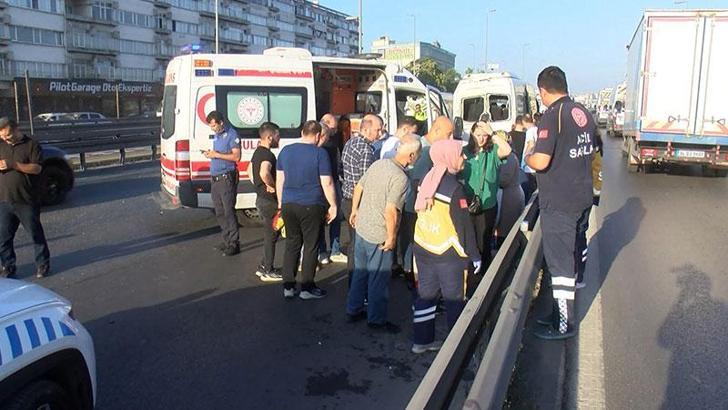 Küçükçekmece'de yol tartışması zincirleme kazayı getirdi: 13 yaralı