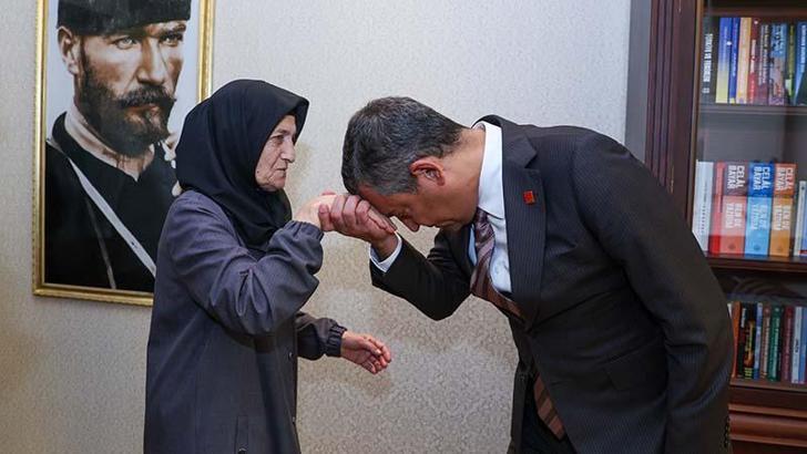 Özgür Özel, Sinan Ateş'in annesi ve kız kardeşiyle görüştü