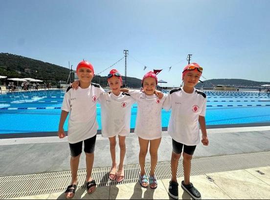 Sırtüstü yüzmede Ümraniye sporcuları şampiyon oldu