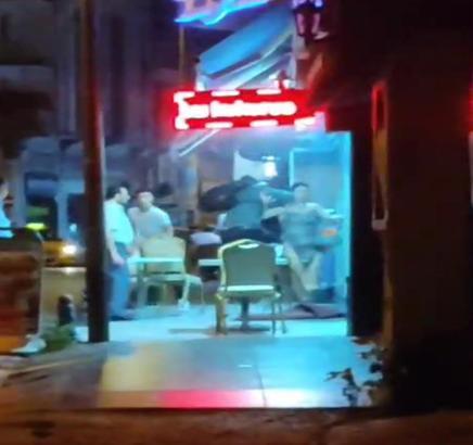 Kız arkadaşıyla kavga eden kadınlara saldırdı