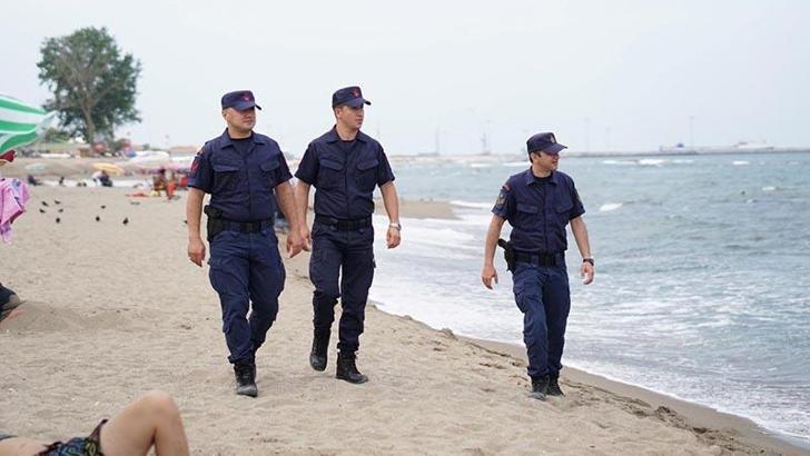 Yasağa rağmen denize giren 30 kişiye para cezası