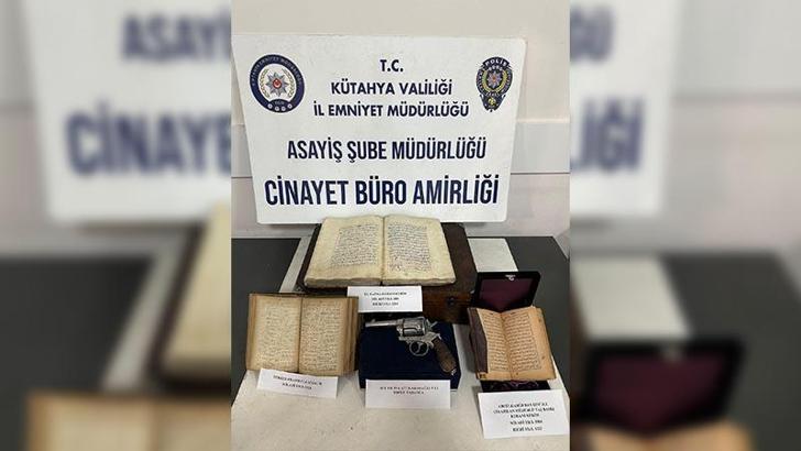 Polisin durdurduğu araçta, 223 yıllık el yazması Kur’an-ı Kerim ele geçirildi