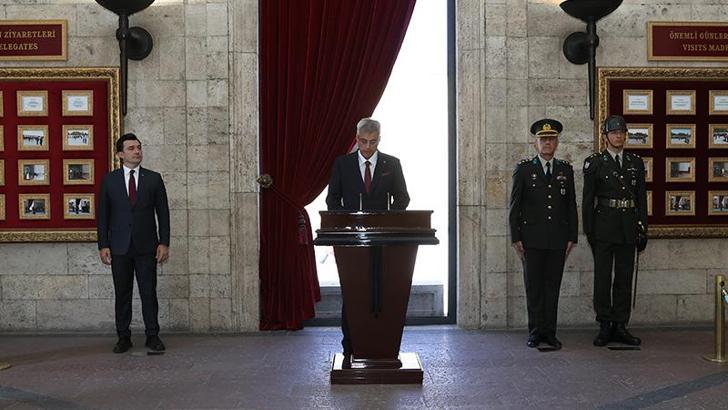 Sağlık Bakanı Memişoğlu, Anıtkabir'i ziyaret etti