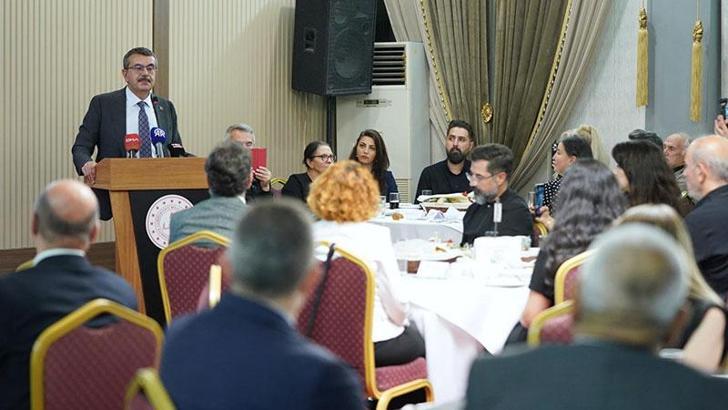 Bakan Tekin, Muharrem Ayı 'On İki İmam Orucu' iftar programına katıldı