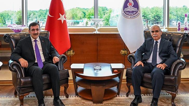 Cumhurbaşkanı Yardımcısı Yılmaz, AYM Başkanı Özkaya'yı ziyaret etti