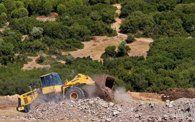 İzmir'de moloz ve hafriyat atıkları ekonomiye kazandırılıyor