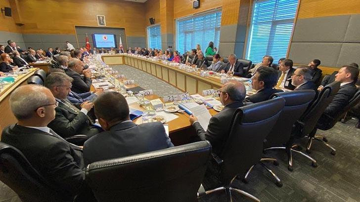 Soyadı düzenlemesini de içeren 9'uncu Yargı Paketi, komisyondan geçti