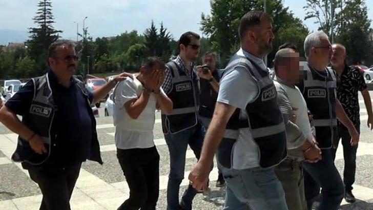 19 yıl önce işlenen cinayette 2 şüpheli daha yakalandı; tutuklananlardan 1'i adliyenin 2'nci katından atlayıp öldü