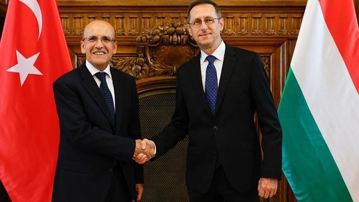 Bakan Şimşek, Macaristan Maliye Bakanı Varga ile bir araya geldi
