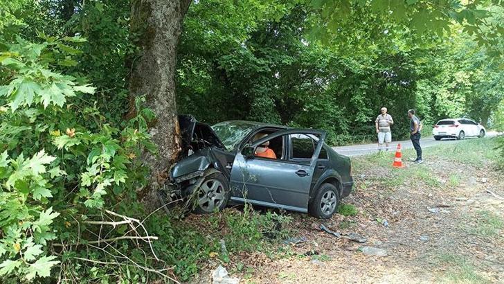 Bartın'da otomobil ağaca çarptı: 1 ölü, 3 yaralı