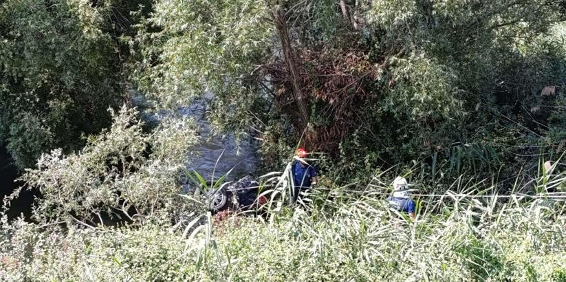 Denizli'de otomobil nehre uçtu; 2 ölü